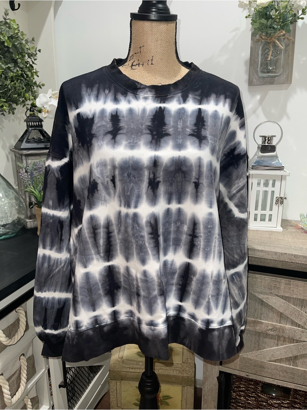 Electric & Rose Black and White Tie-Dye Sweatshirt